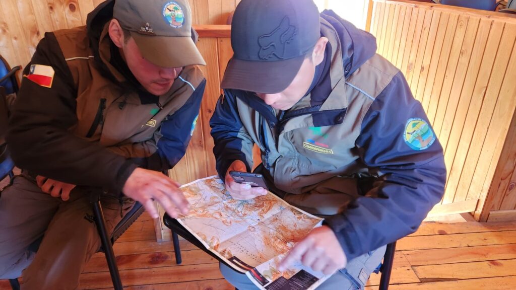 Capacitación en montañismo para miembros de CONAF Araucanía